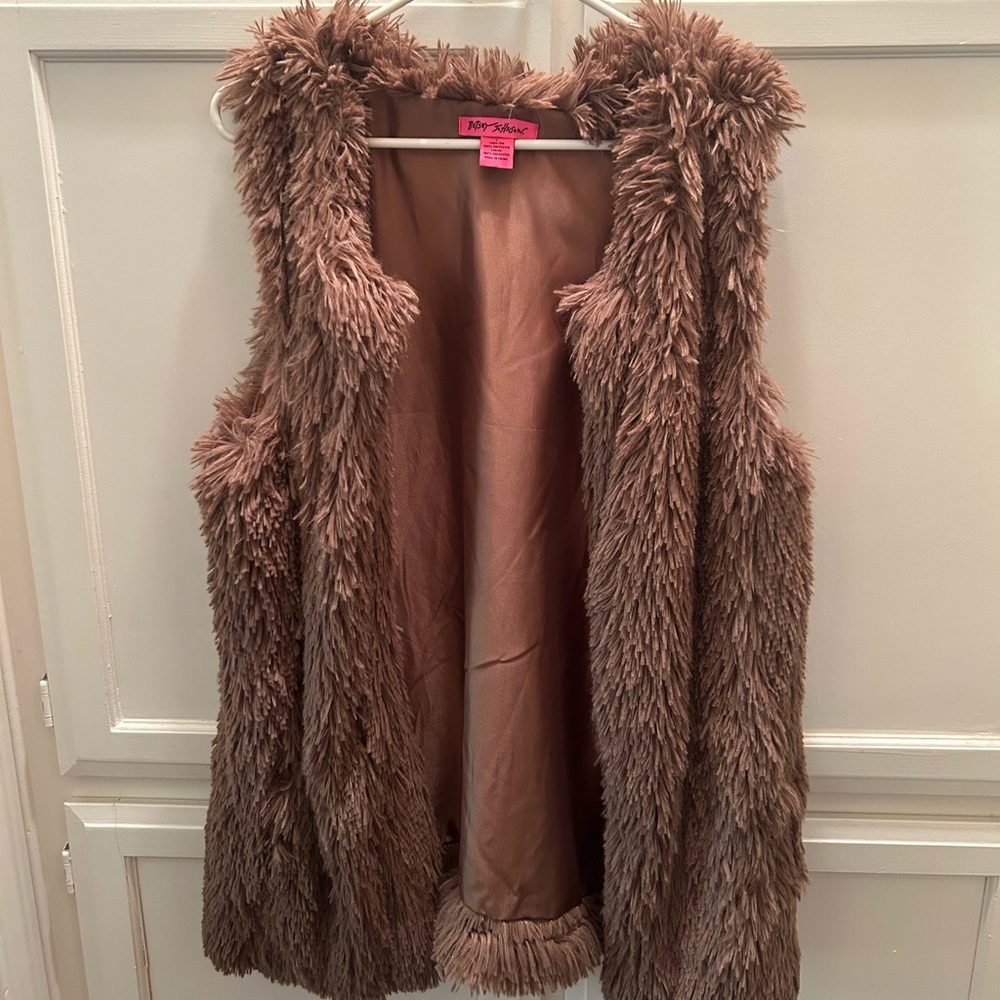 Betsey Johnson faux fur brown vest size large